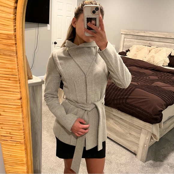 Light grey Babaton jacket - Picture 2 of 16